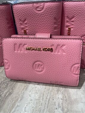 Michael KORS Jet Set Travel Md Zip CN Logo Debossed Bifold Wallet
Carnation 
NWT